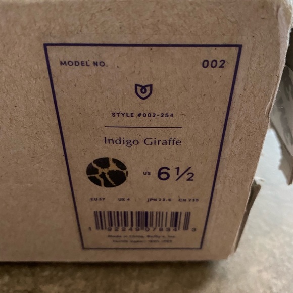 SOLD! Rothy’s Indigo Giraffe Point 🦒 - Picture 5 of 5